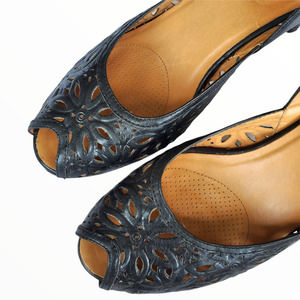 CC Corso Como Black Leather Laser Cut Slingback Pump Heels Size 9M